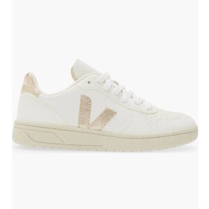 Women’s Veja V 10 sneakers size 9